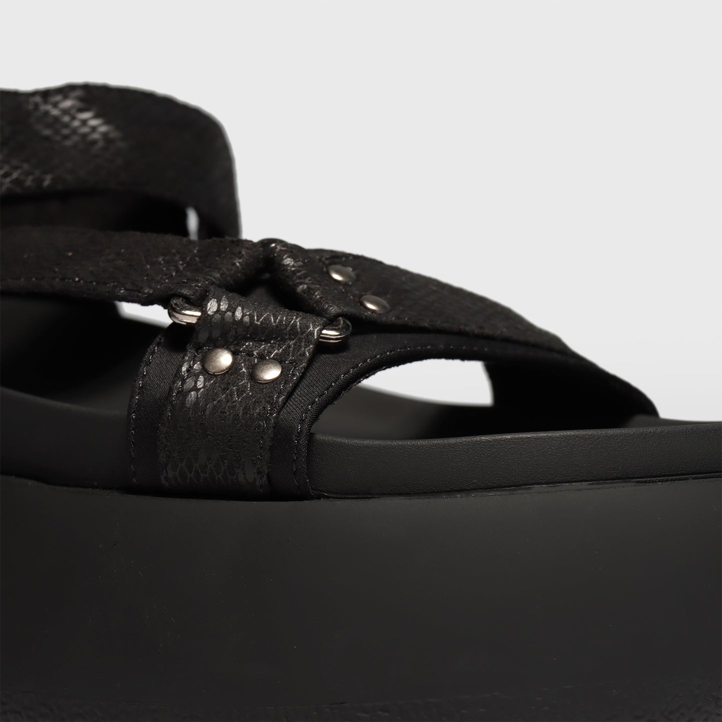 Sandalia Plataforma Negra Mujer 25274