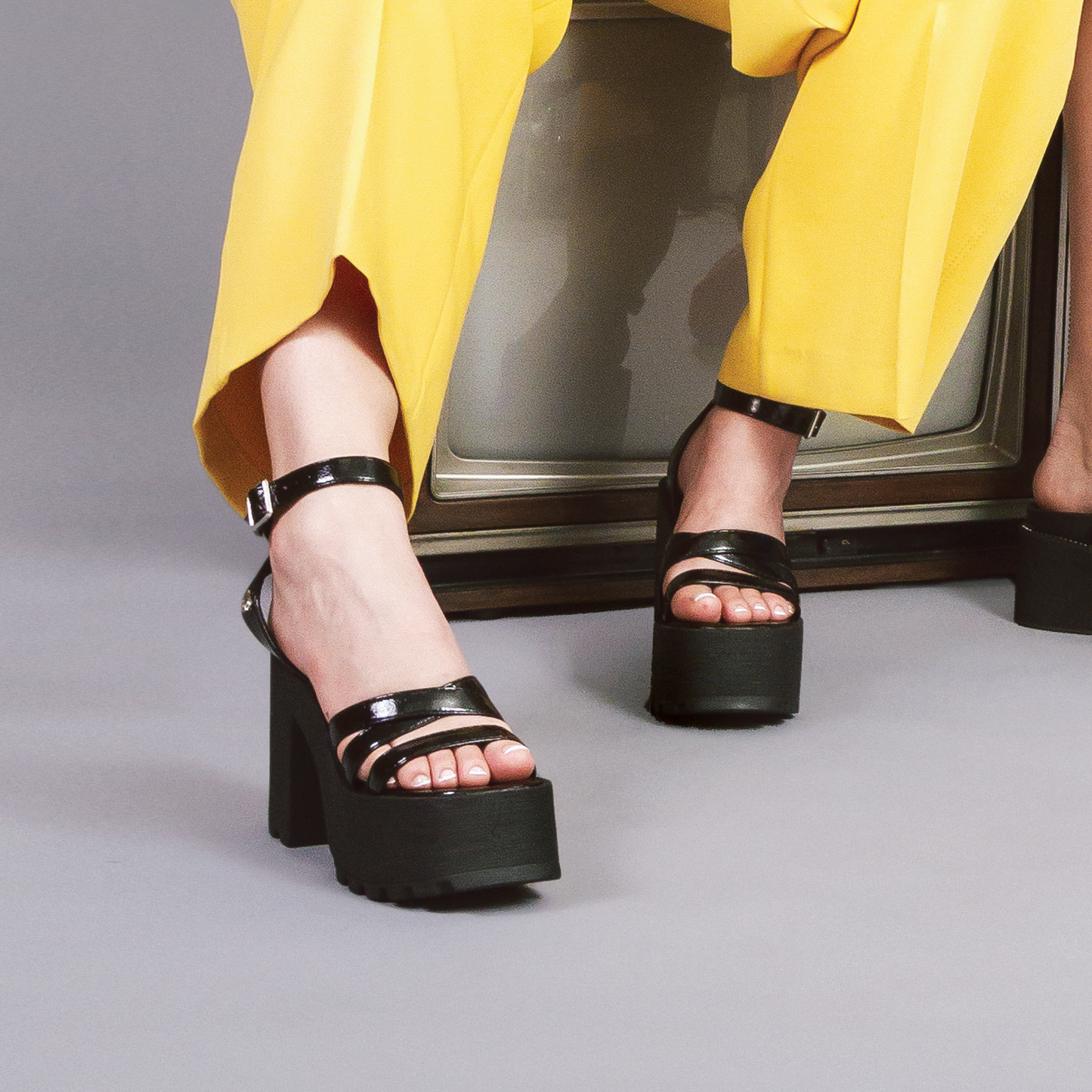 Sandalia Plataforma Negra Mujer 35282