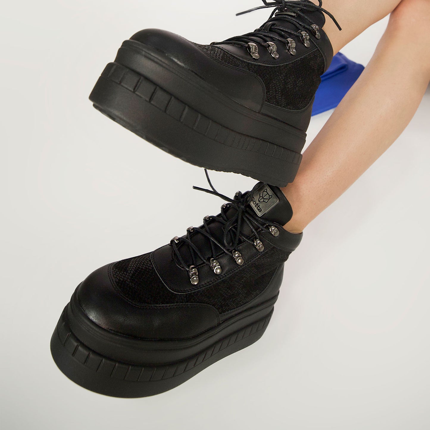Zapatilla Plataforma Negra Mujer 13267