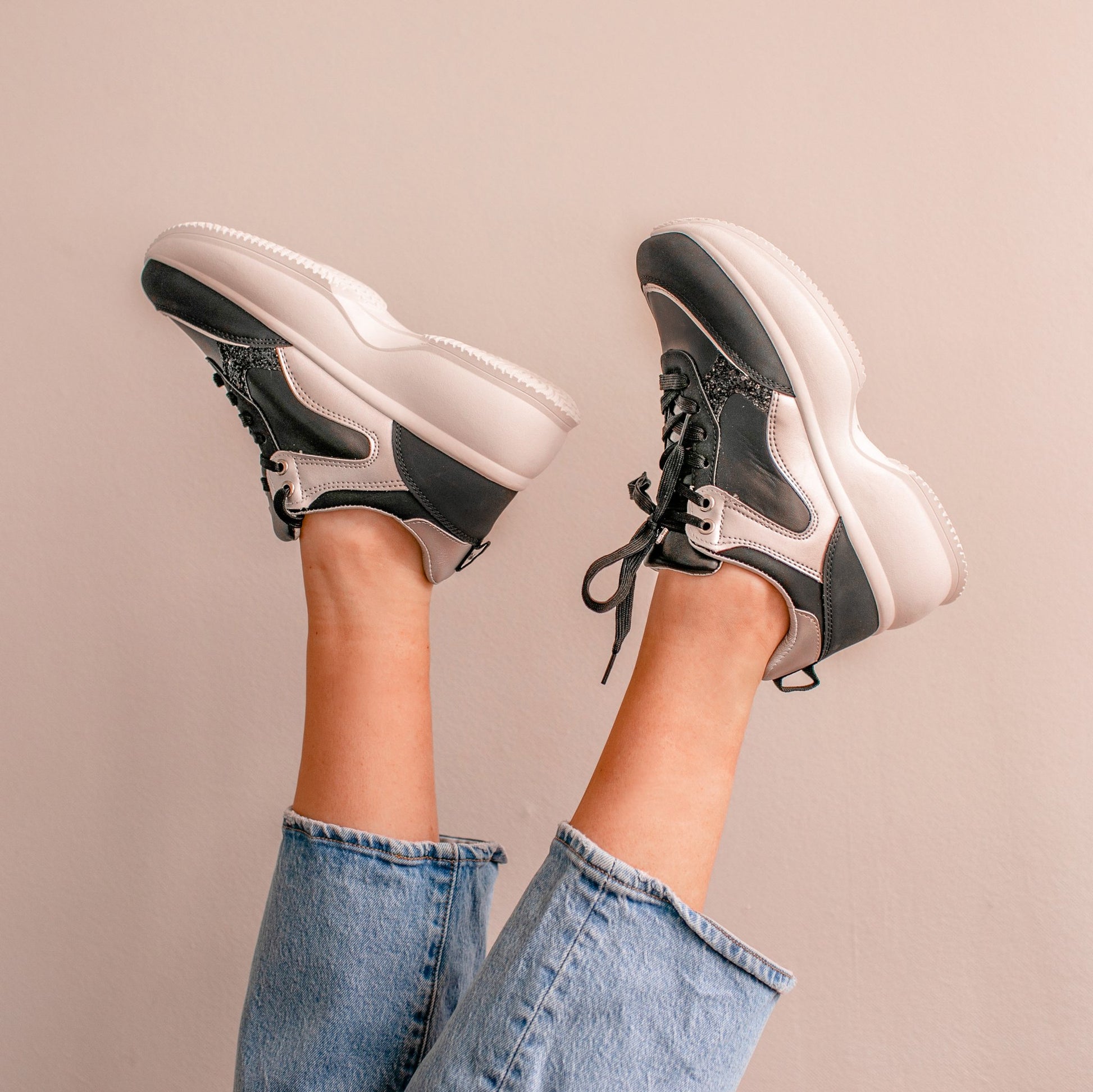 Zapatilla Negra Mujer 15911