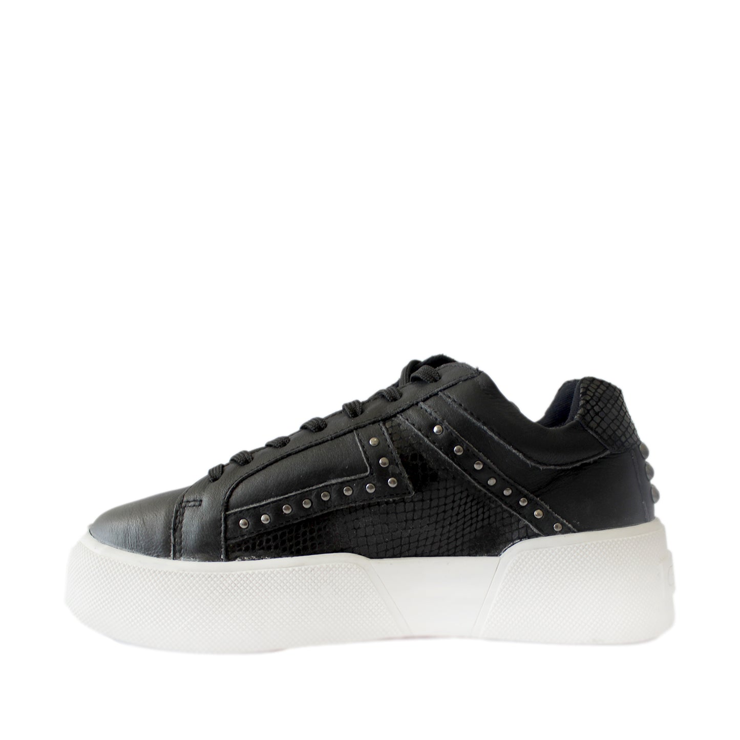 Zapatilla Negra Cuero Mujer 18511