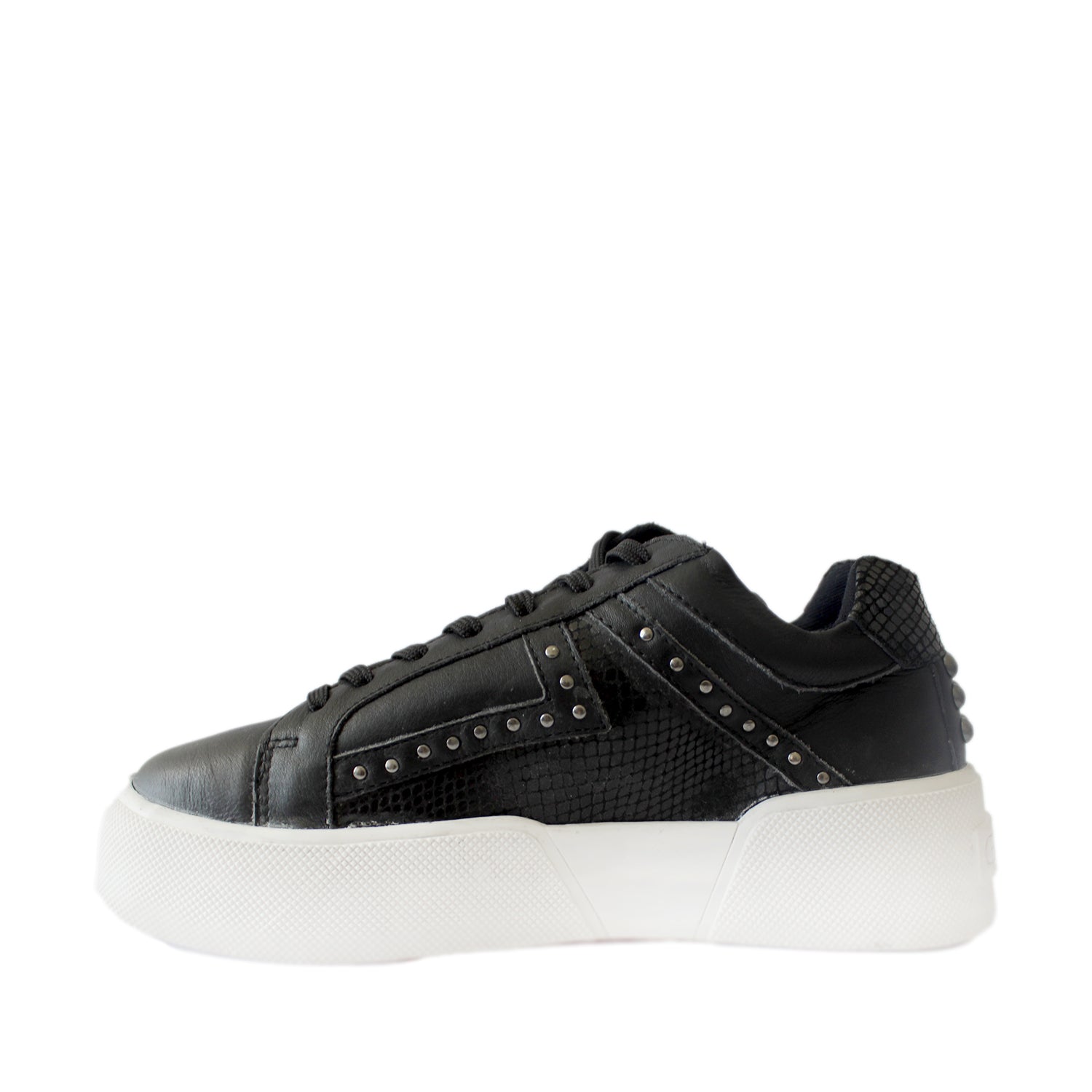 Zapatilla Negra Cuero Mujer 18511