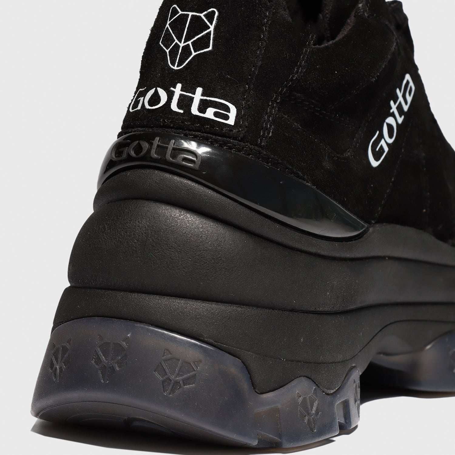 Zapatilla Cuero Negra Mujer 18540