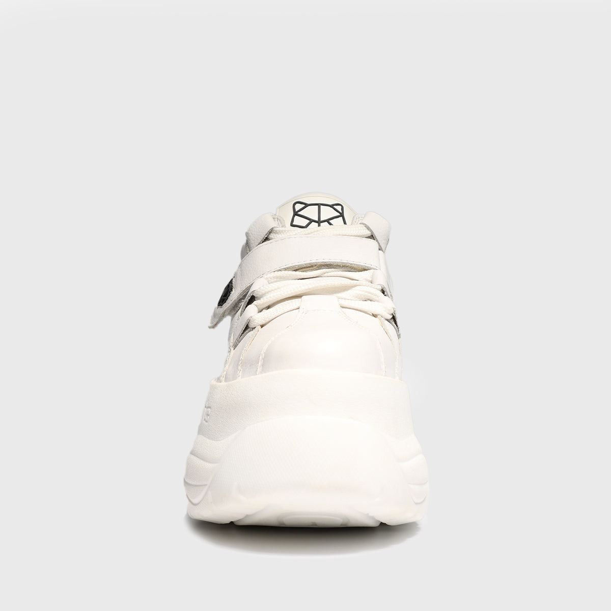 ZAPATILLA CUERO BLANCA 18531