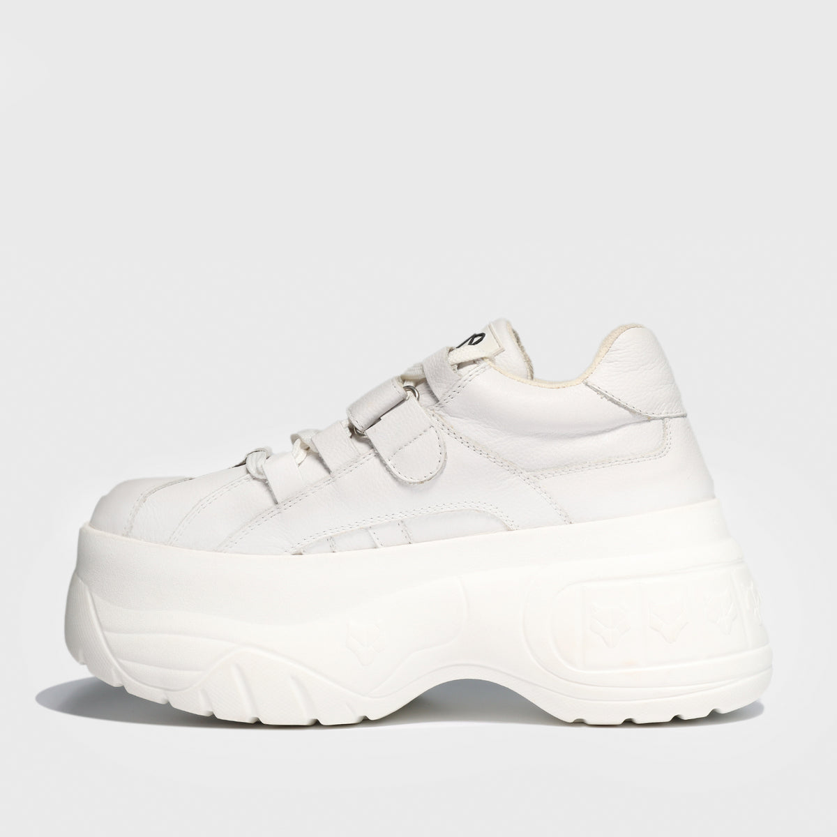 ZAPATILLA CUERO BLANCA 18531