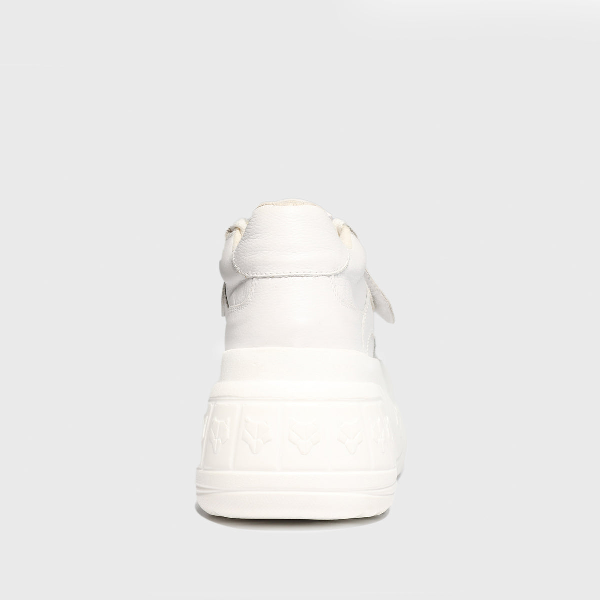 ZAPATILLA CUERO BLANCA 18531