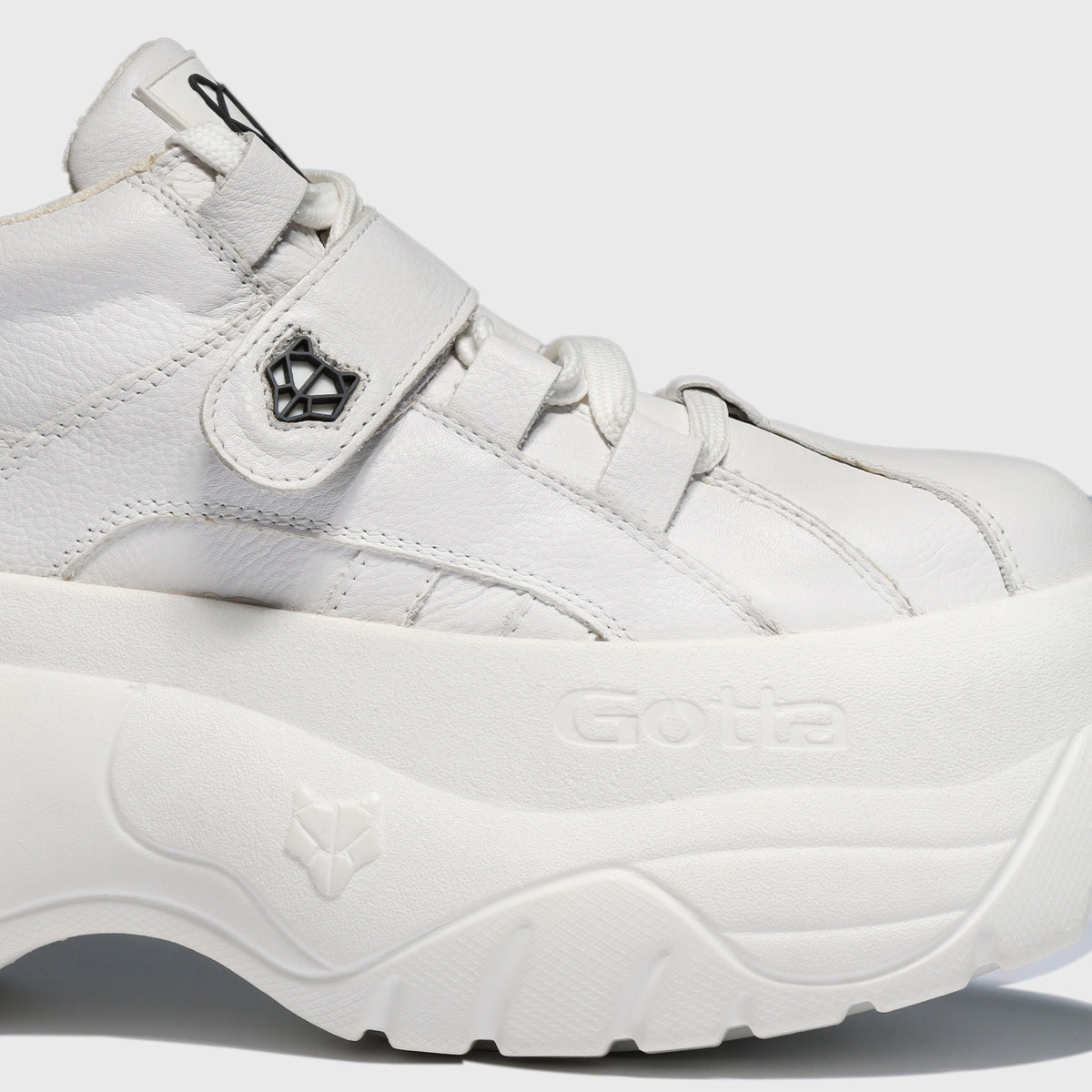 ZAPATILLA CUERO BLANCA 18531